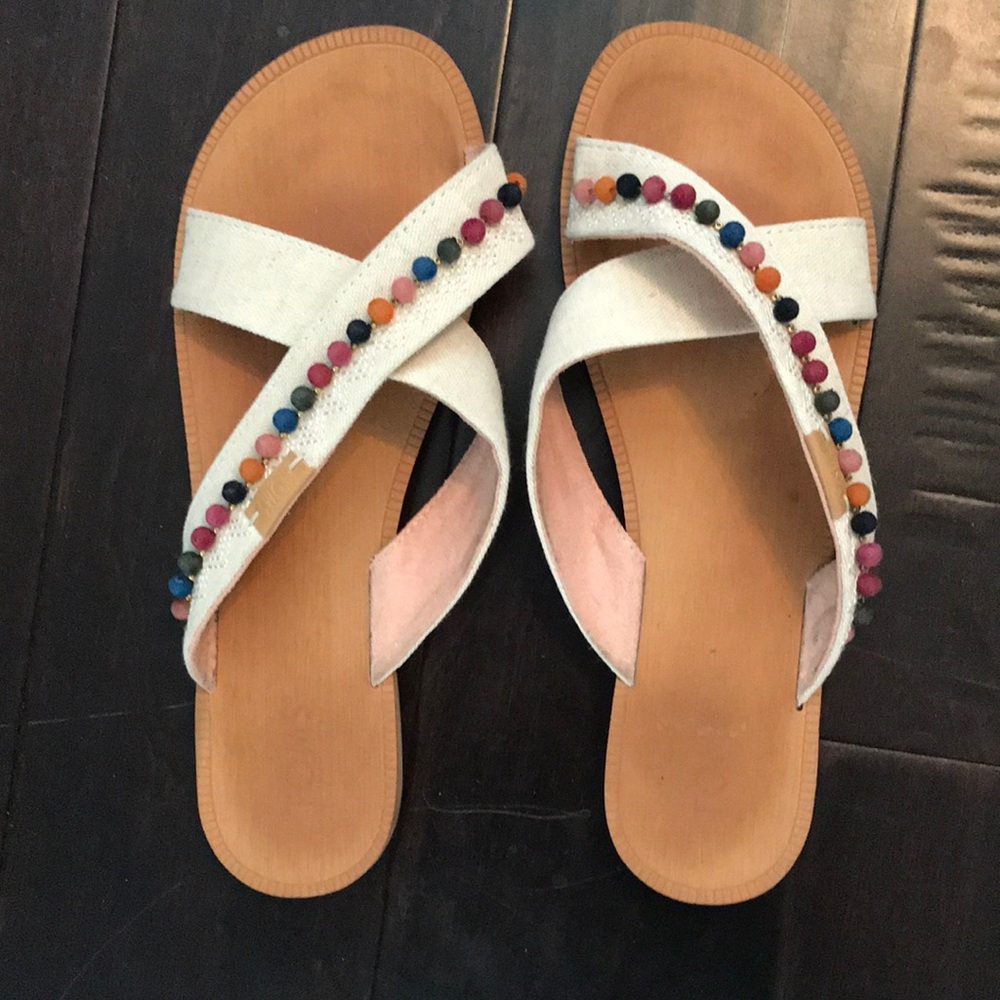 Toms slides,size 6 kids but fits ladies size 7M - Picture 2 of 5